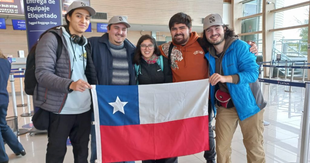 Estudiantes chilenos participan en misión lunar análoga en Suiza: «Se está democratizando el espacio»