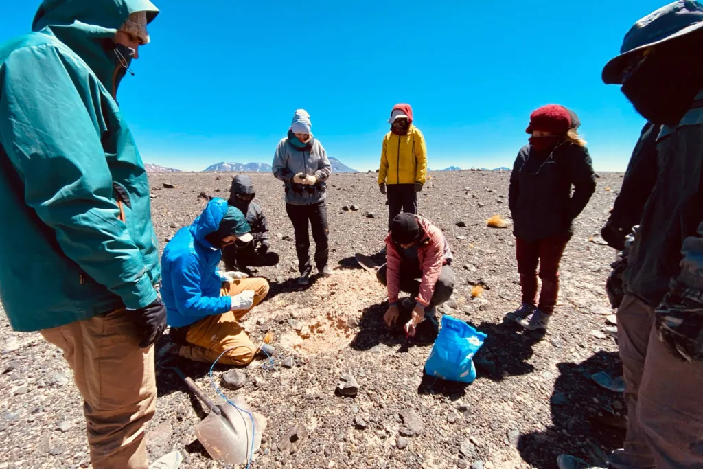 Aguas que circulan bajo depósitos volcánicos del altiplano chileno podrían ser ricas en Litio
