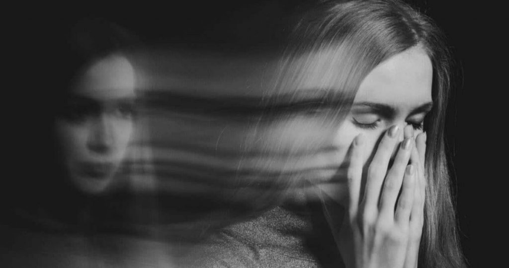 Despersonalización: el agobiante trastorno que te mantiene «disociado» y como «espectador» de tu vida