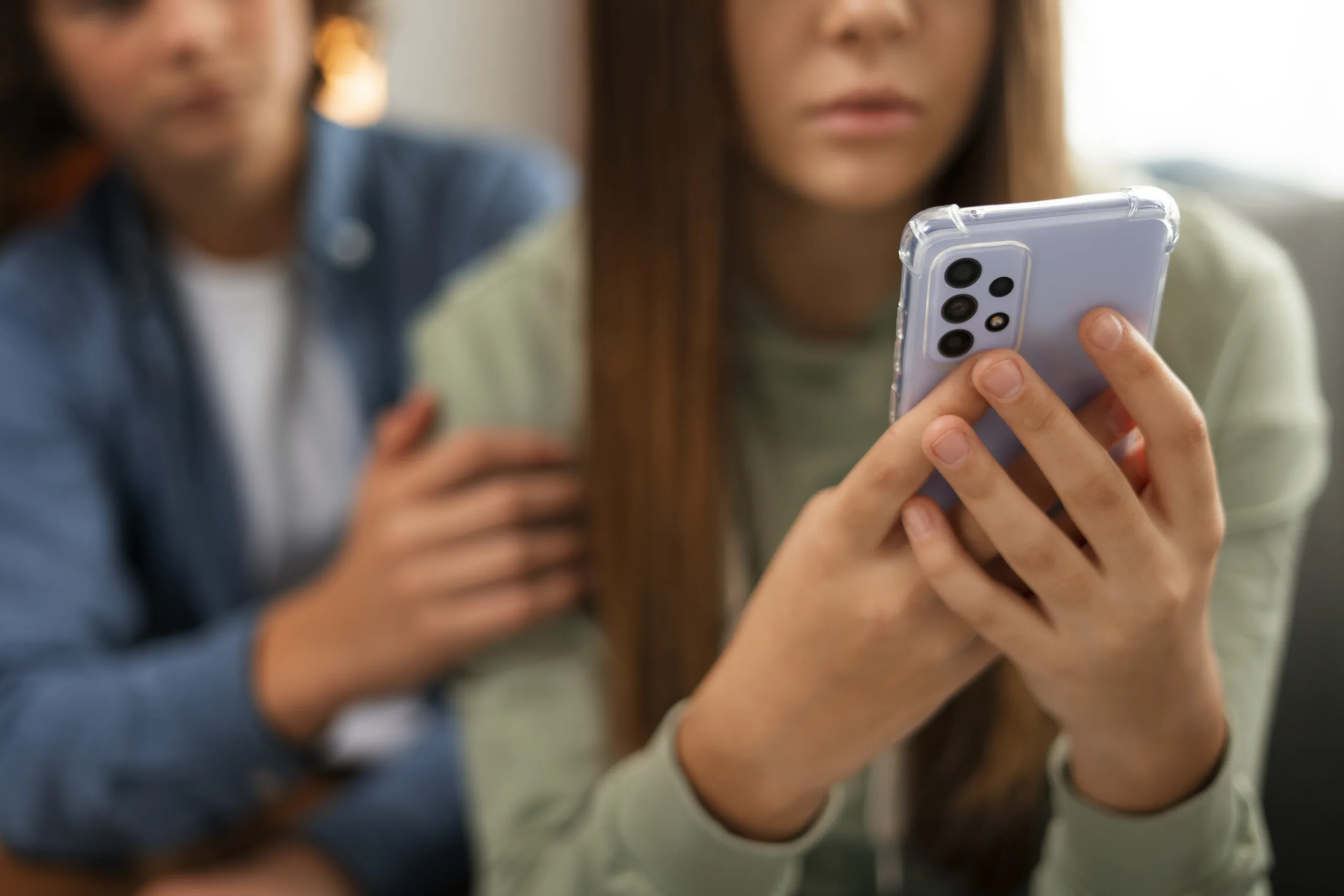 Contenido idealizado por exposición constante a redes sociales afecta la autopercepción y salud mental adolescente - Noticias UdeC
