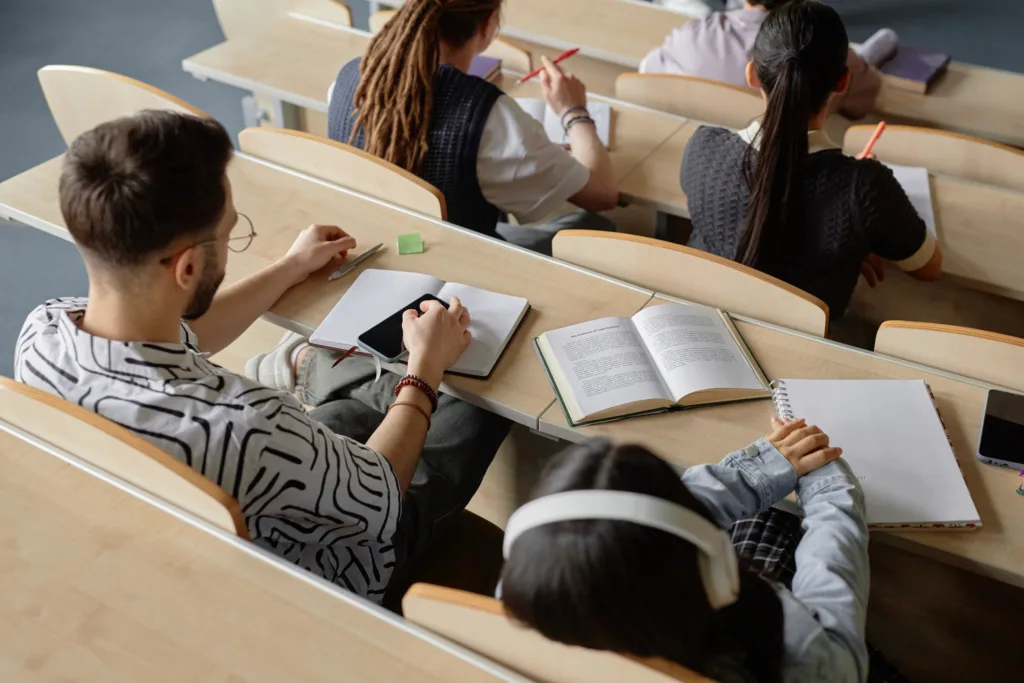 Proyecto explorará cómo el ambiente y el microbioma oral impactan el lenguaje en estudiantes