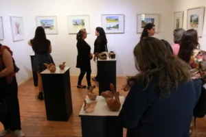 el Campus Los Ángeles hoy invita a contemplar dos exposiciones durante diciembre