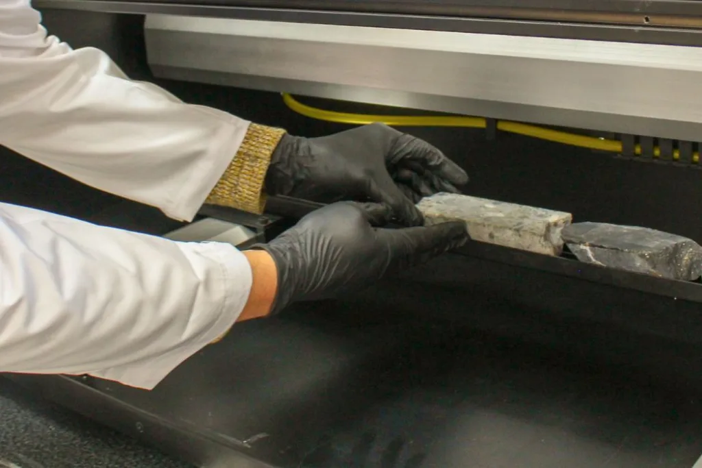 Con espectroscopía láser e IA: Investigación UdeC apunta a la innovación en procesos de la minería