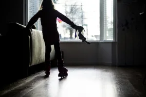 Juego activo en el hogar emerge como factor clave para el bienestar emocional infantil