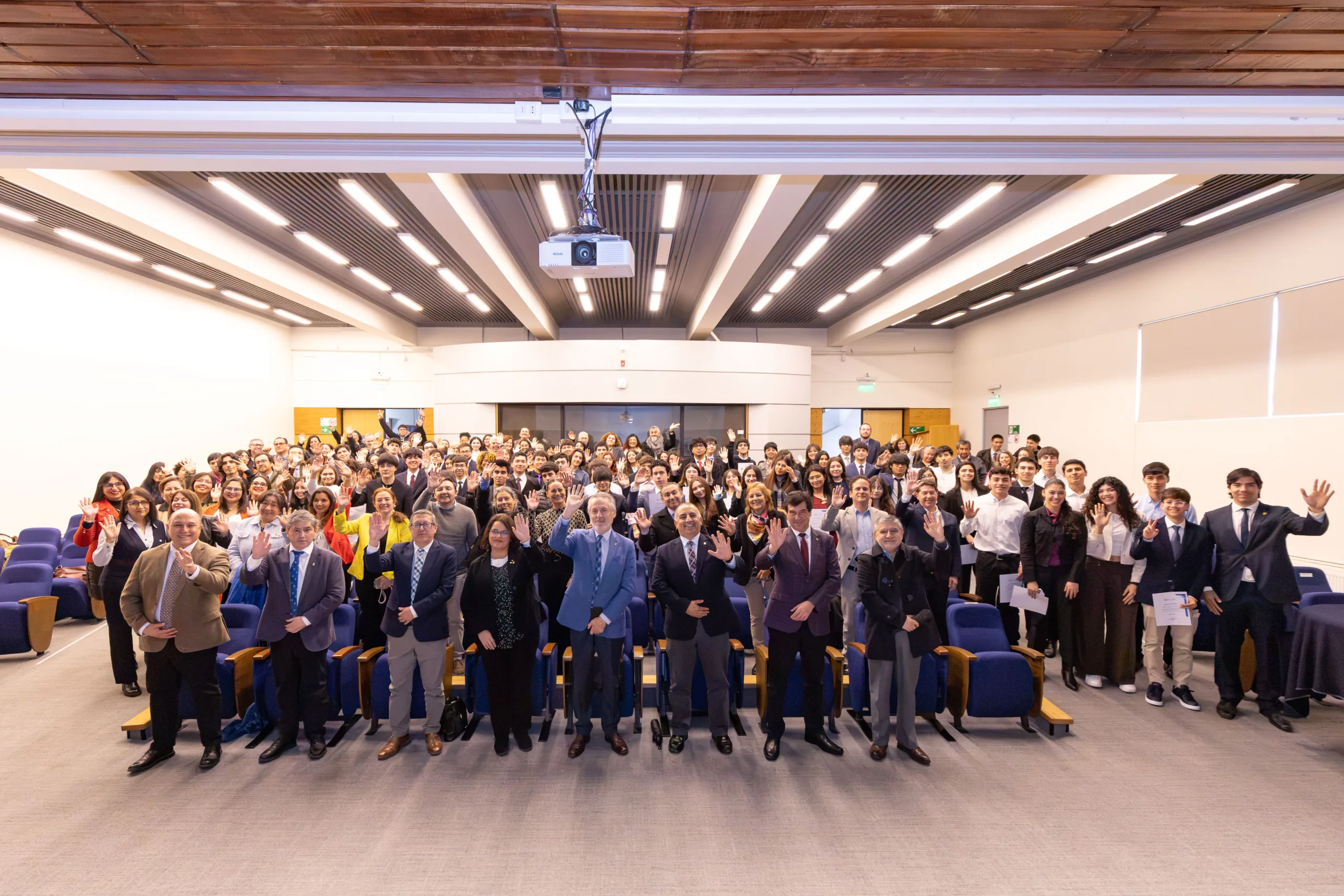 Talento y compromiso: 89 estudiantes reciben becas UdeC por su excelencia académica, artística y deportiva