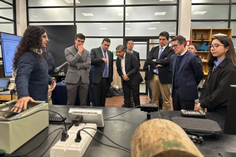 C4i UdeC exhibió desarrollos tecnológicos y desafíos estratégicos a autoridades nacionales de Corfo