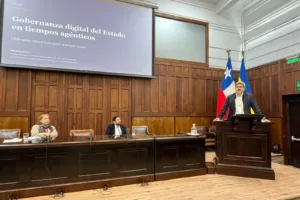 Clase magistral del exdirector de la Secretaría de Gobierno Digital, abordó los desafíos de la transformación del Estado en Chile
