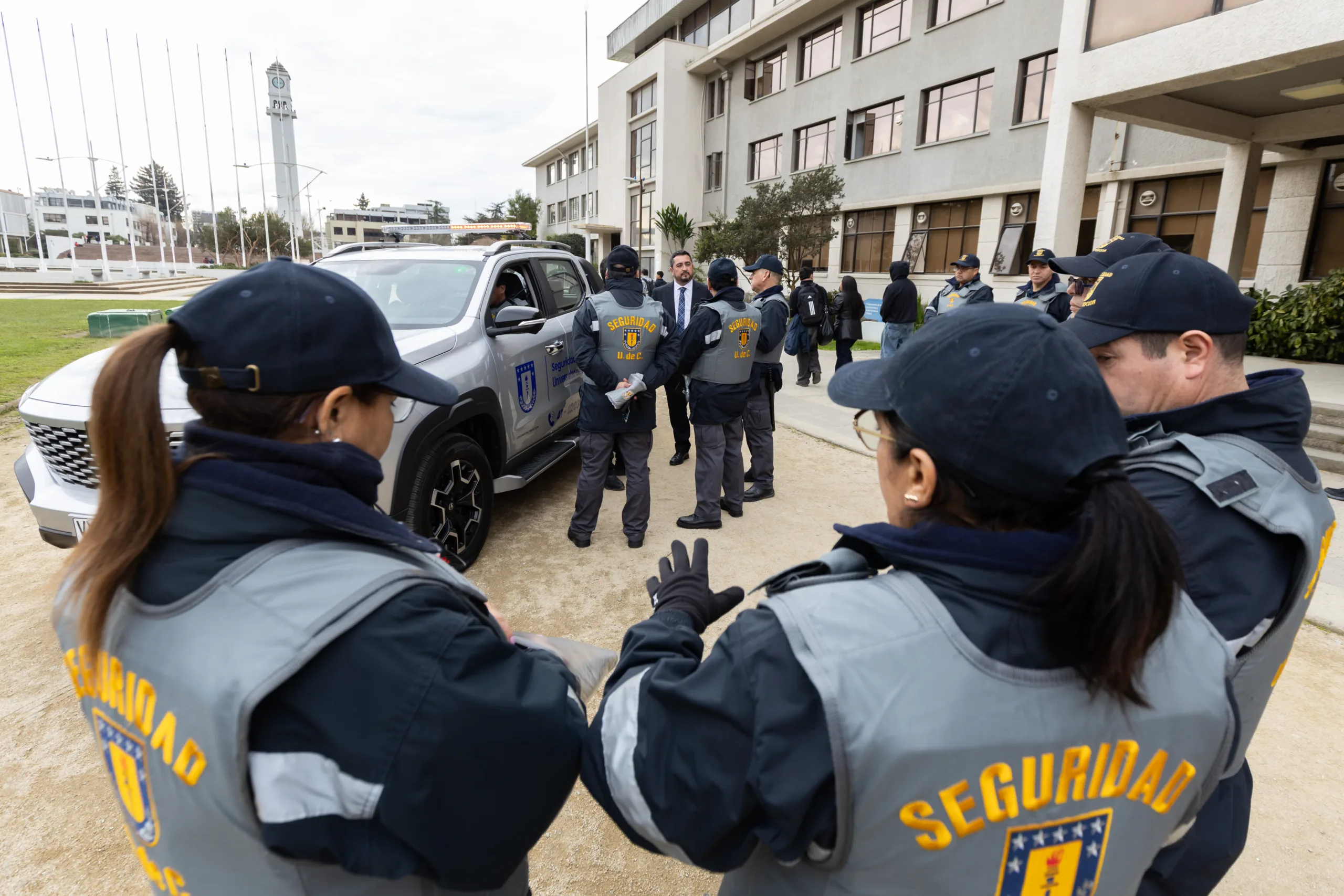 Universidad refuerza equipamiento del personal de seguridad con nuevo vehículo e indumentaria