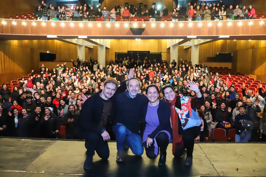 Más de 800 personas acompañaron el estreno de Mil Pedazos en el Teatro UdeC