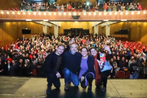 Más de 800 personas acompañaron el estreno de Mil Pedazos en el Teatro UdeC