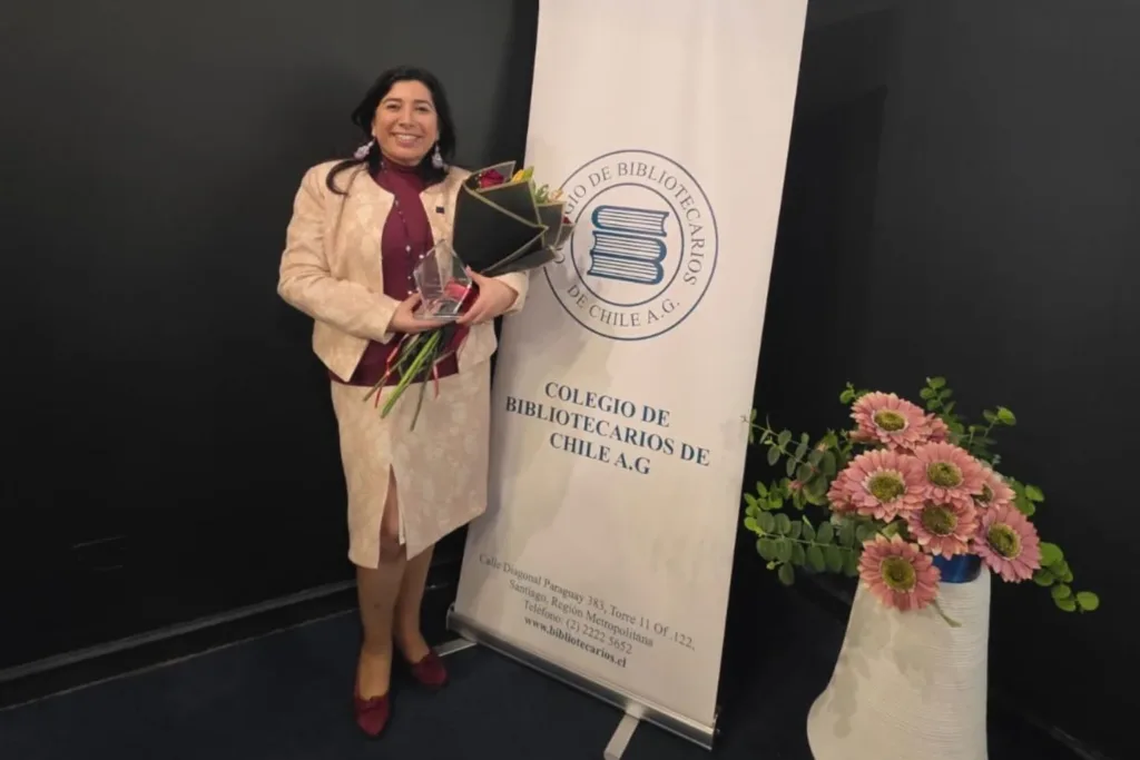 Directora de Bibliotecas UdeC es reconocida como Bibliotecaria Destacada 2026