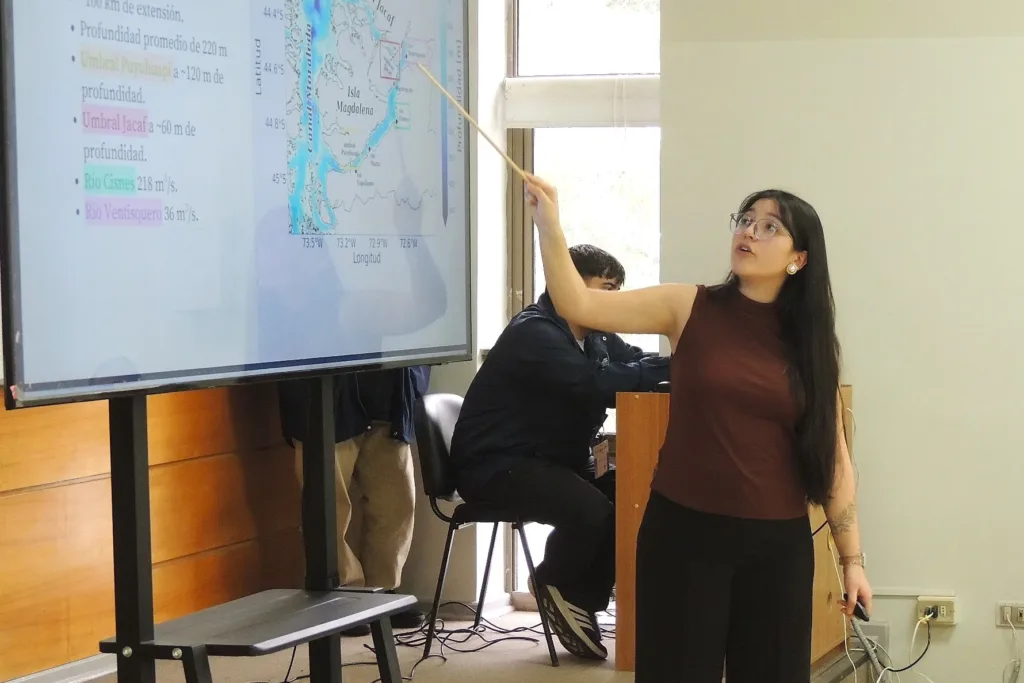 Geofísica UdeC exhibe su aporte científico en el XLV Congreso de Ciencias del Mar