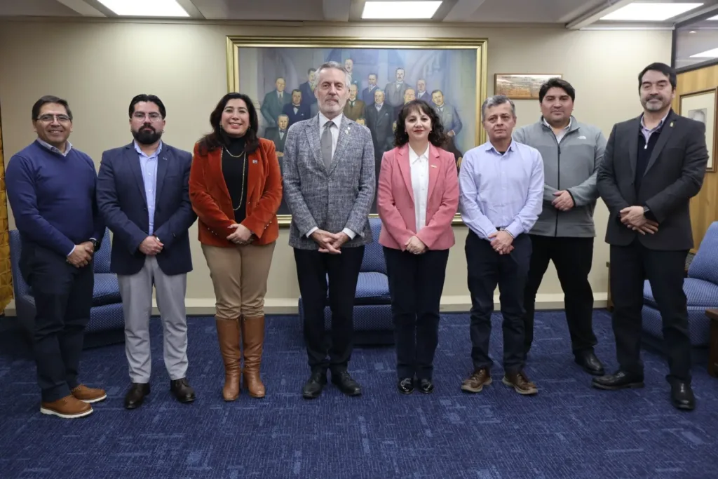 Tras casi una década de gestión, Directora de Bibliotecas traspasa presidencia de la CABID