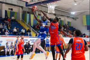 Campanil debutó en el Clausura de la LNB con triunfo gracias a un intratable Stephen Maxwell