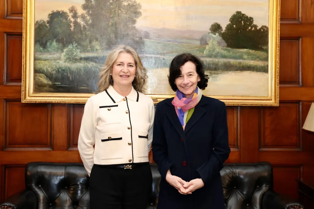 Rectora y presidenta del Banco Central proyectan colaboración en formación, economía y desarrollo regional
