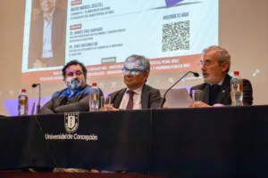 “La montaña rusa”: académicos analizan las crisis y decisiones que marcaron a Chile entre 2019 y 2024