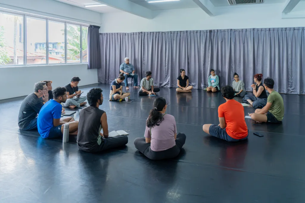 Académica UdeC llevó investigación artística al Intercultural Theatre Institute de Singapur