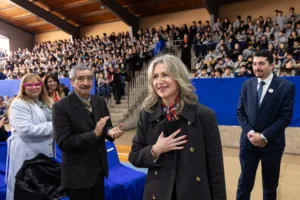 “Vuelvo por un instante a ser aquella estudiante”: Rectora Jacqueline Sepúlveda es homenajeada en su colegio en Talca