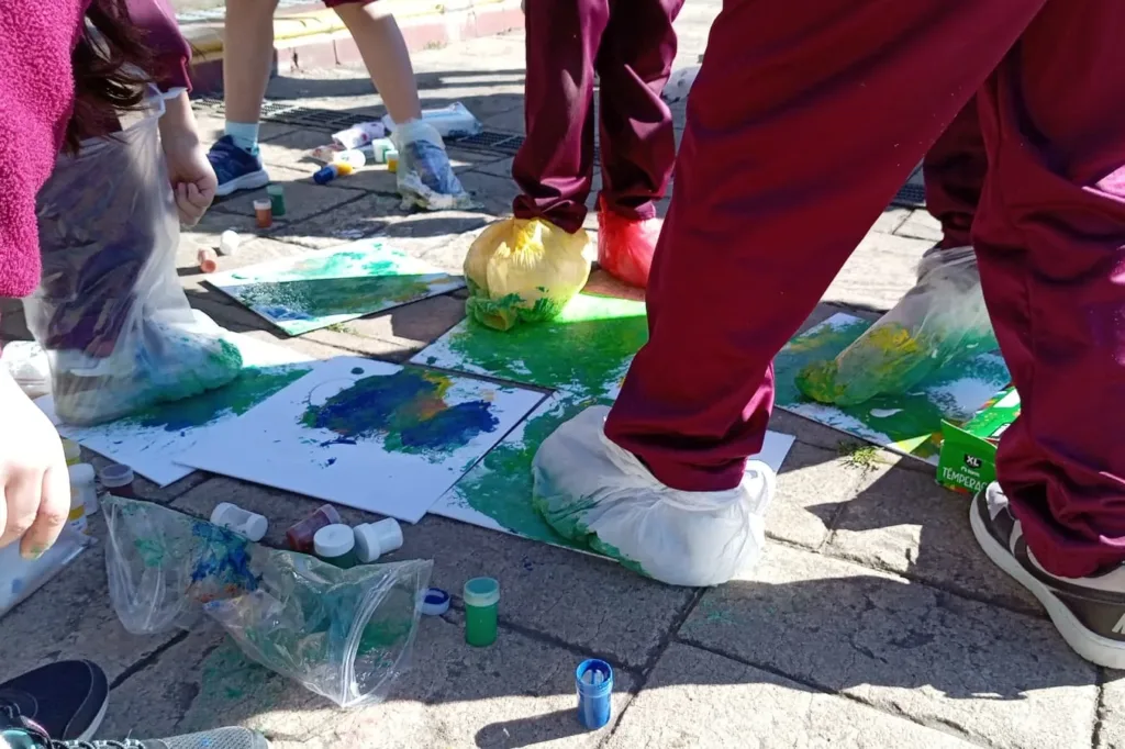 Arte y experimentación acercan a estudiantes de Los Ángeles al cuidado del recurso hídrico