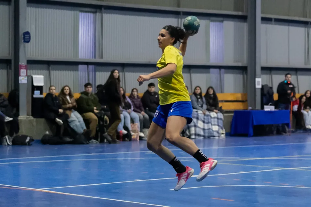 Balonmano UdeC mide su nivel ante los mejores del país en su estreno en la Liga Nacional