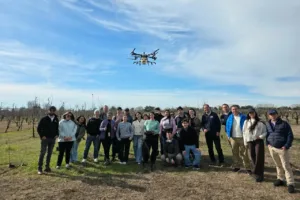 Estudiantes de Agronomía comprueban en terreno el potencial agrícola de drones y sensores