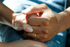 Prevención del suicidio: la importancia de escuchar, acompañar y derribar mitos para buscar ayuda