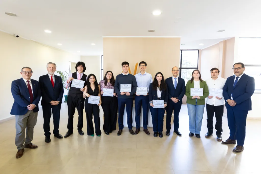 Primera cohorte del Minor en Mineralogía Avanzada profundiza formación de estudiantes de Geología