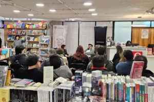 Gonzalo Rojas y la vigencia de la poesía protagonizan nueva tertulia “Hacia todos los vientos”