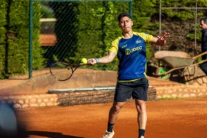 Selección de Tenis Masculino UdeC debuta en Adesup con la mira puesta en el Campeonato Nacional Universitario
