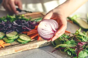 Compuesto natural presente en frutas y verduras muestra potencial para frenar el cáncer avanzado de próstata