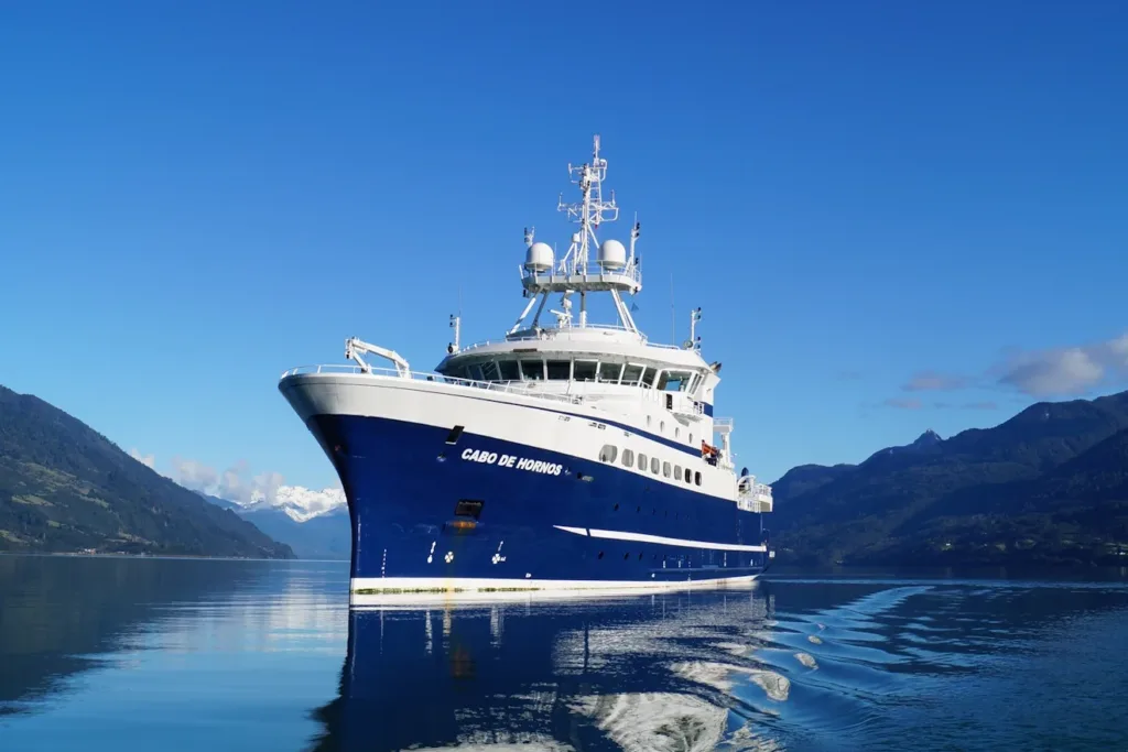 Rumbo al océano profundo: IMO zarpa con dos misiones científicas a bordo del Cabo de Hornos
