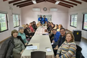 Estudiantes de Ing. Comercial y la CMF lideran talleres de alfabetización financiera para adultos mayores en Ñuble