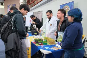 Estudiantes de enseñanza media exploran el mundo de la biotecnología vegetal
