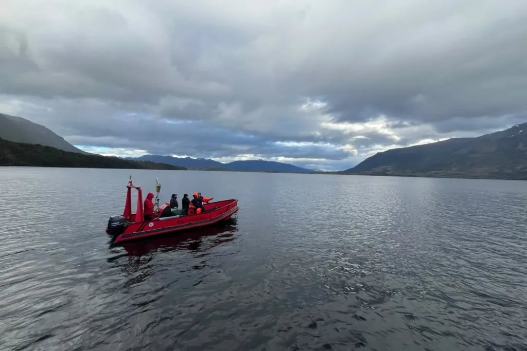 Primera campaña científica de INCAR² en Magallanes busca generar evidencia para una salmonicultura sostenible
