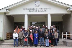 UdeC Campus Chillán acerca la investigación universitaria a los desafíos de la producción de tomate