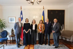 Visita de embajadora de la Unión Europea y excanciller Alberto van Klaveren resalta proyección internacional de la UdeC