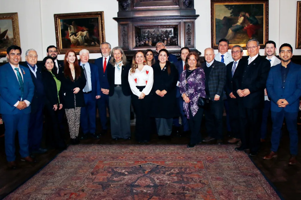 Rotary Club Concepción incorpora a Rectora Jacqueline Sepúlveda como socia honoraria