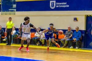 Básquet UdeC tuvo una noche de ensueño en casa y venció con comodidad a Leones