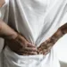 hombre con dolor de espalda baja riñones cáncer renal