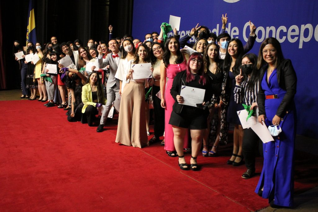 Psicología tituló a una nueva generación de profesionales con ceremonia presencial