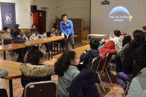 Astronomía UdeC: niños y niñas aprenden de la luna en charlas de difusión científica en el MHN