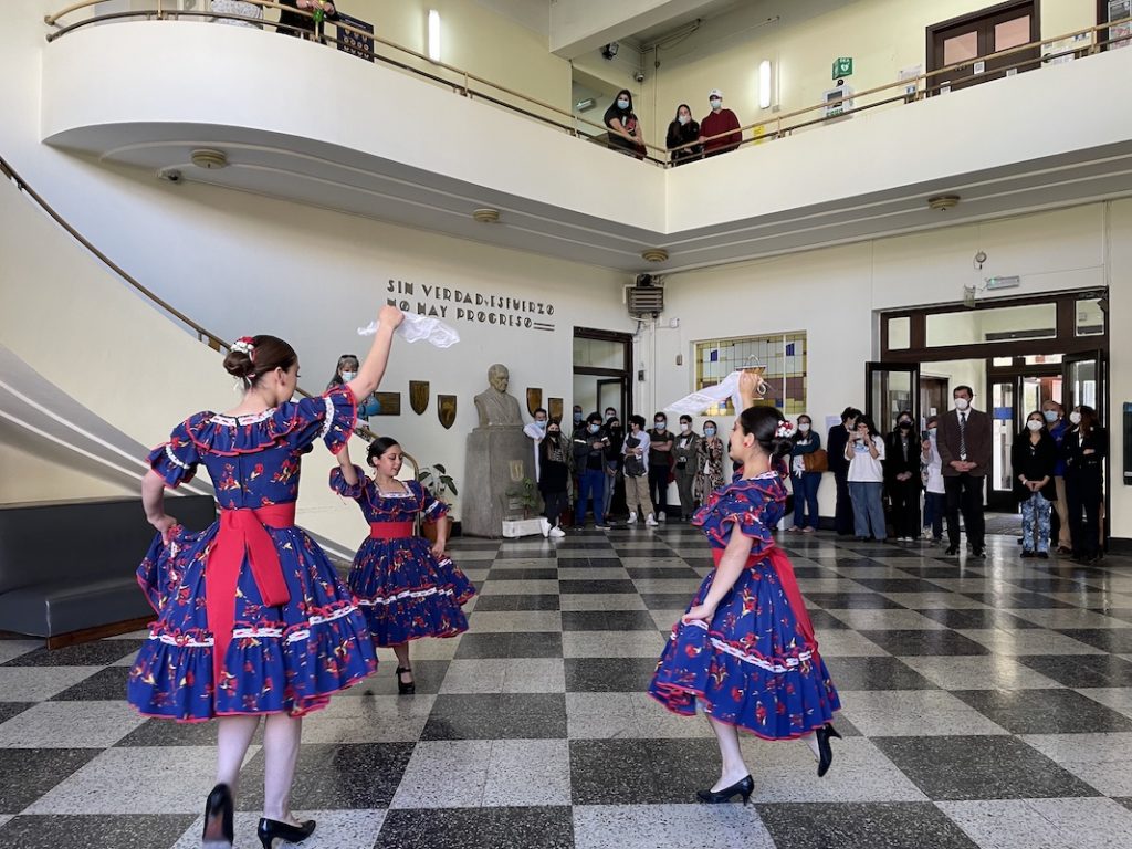 Dirección de Servicios Estudiantiles inaugura “pausas artísticas” e invita a facultades a sumarse