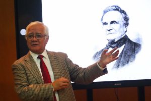 Conferencia sobre IA abre celebraciones de los 25 años de la Academia de Profesores Eméritos