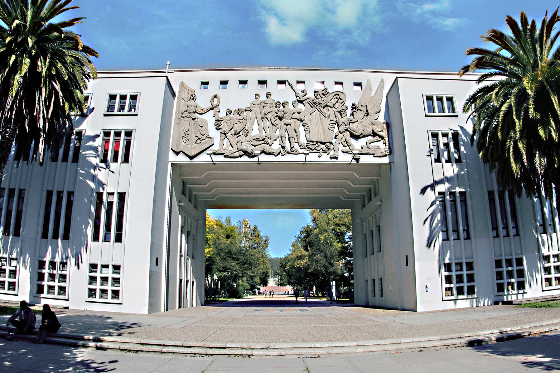 UdeC precisa colaboración histórica con el HGGB y refuerza su compromiso asistencial UdeC precisa colaboración histórica con el HGGB y refuerza su compromiso asistencial