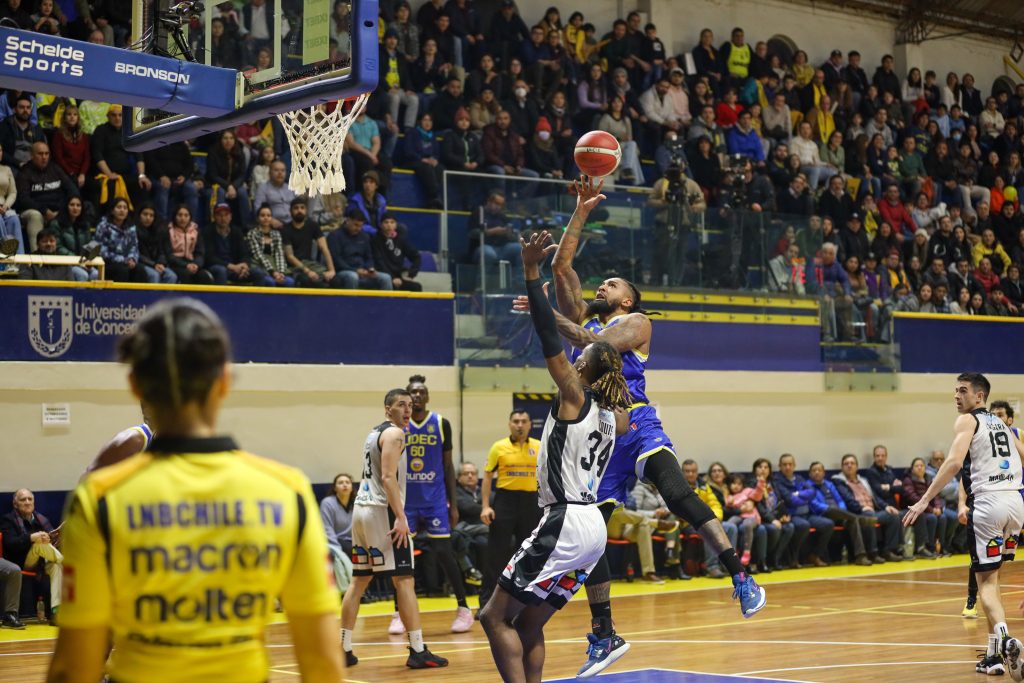 ¡Apareció el bicampeón!: Basket UdeC igualó la serie ante Las Ánimas con un gran cuarto final