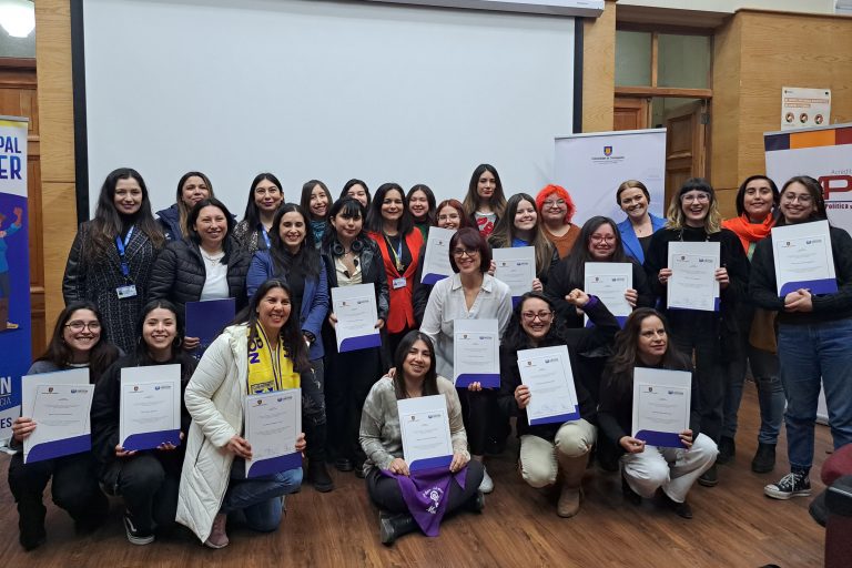 Dirigentas vecinales de Concepción se certifican en liderazgo y formación política gracias a la UdeC