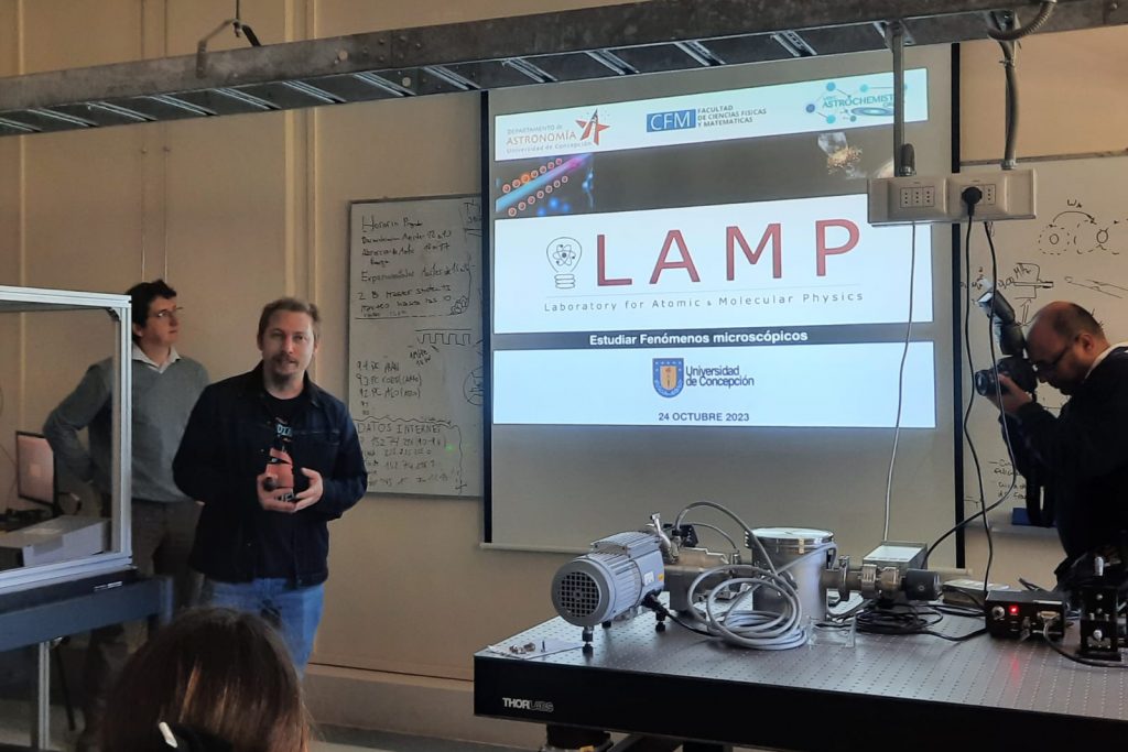 Astronomía y Física UdeC inauguran laboratorio enfocado en el universo astronómico y molecular