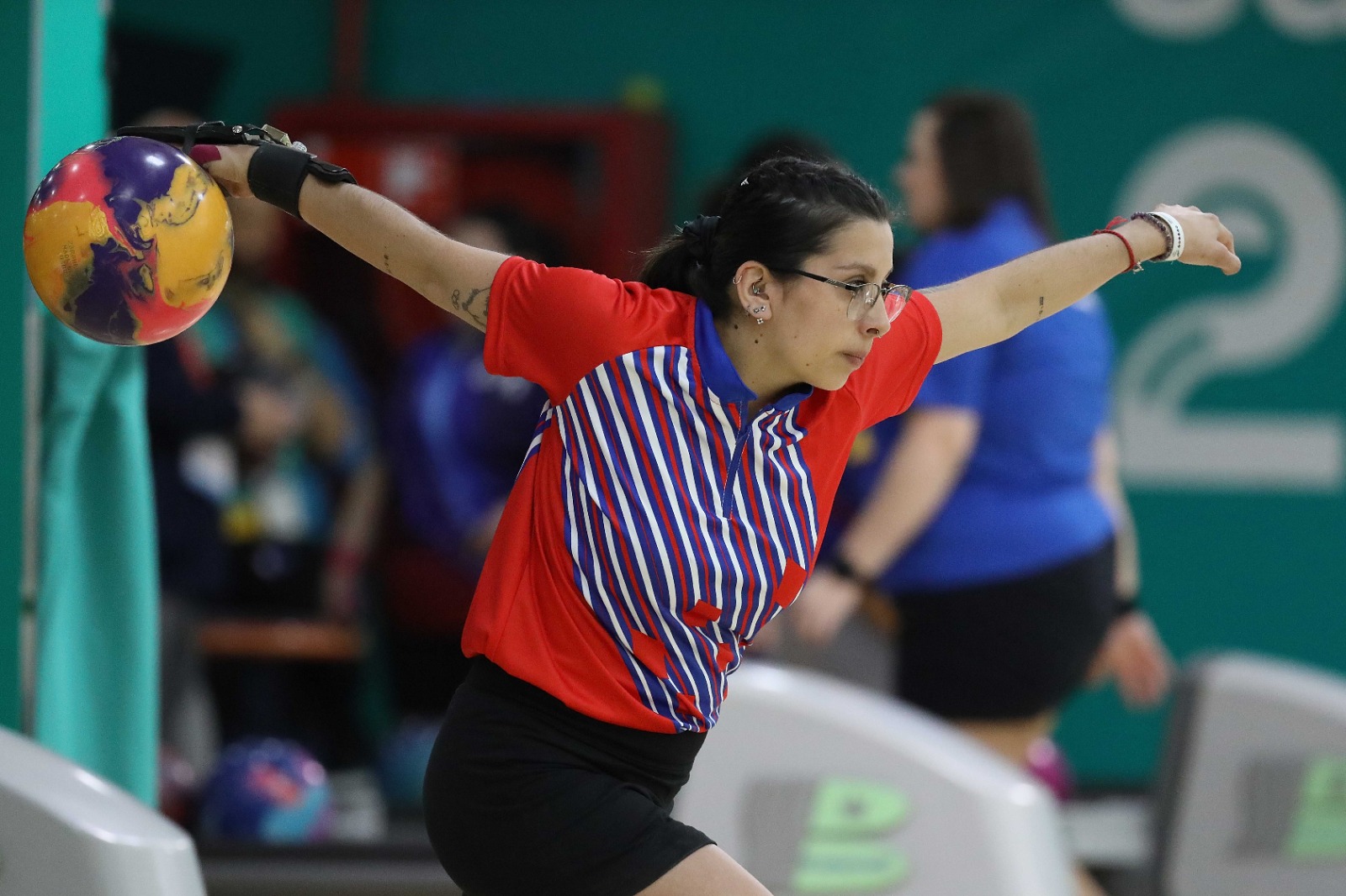 Estudiante UdeC, María José Caro, y su participación en el bowling