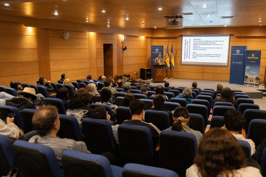 Vicerrectoría adjudica fondos para realización de 21 congresos en los tres campus UdeC