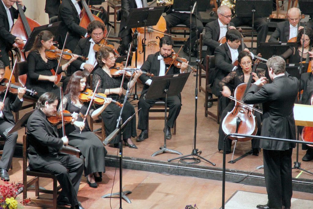 Bicentenario de la Novena Sinfonía: Musicólogos UdeC relevan legado de la obra magna de Beethoven